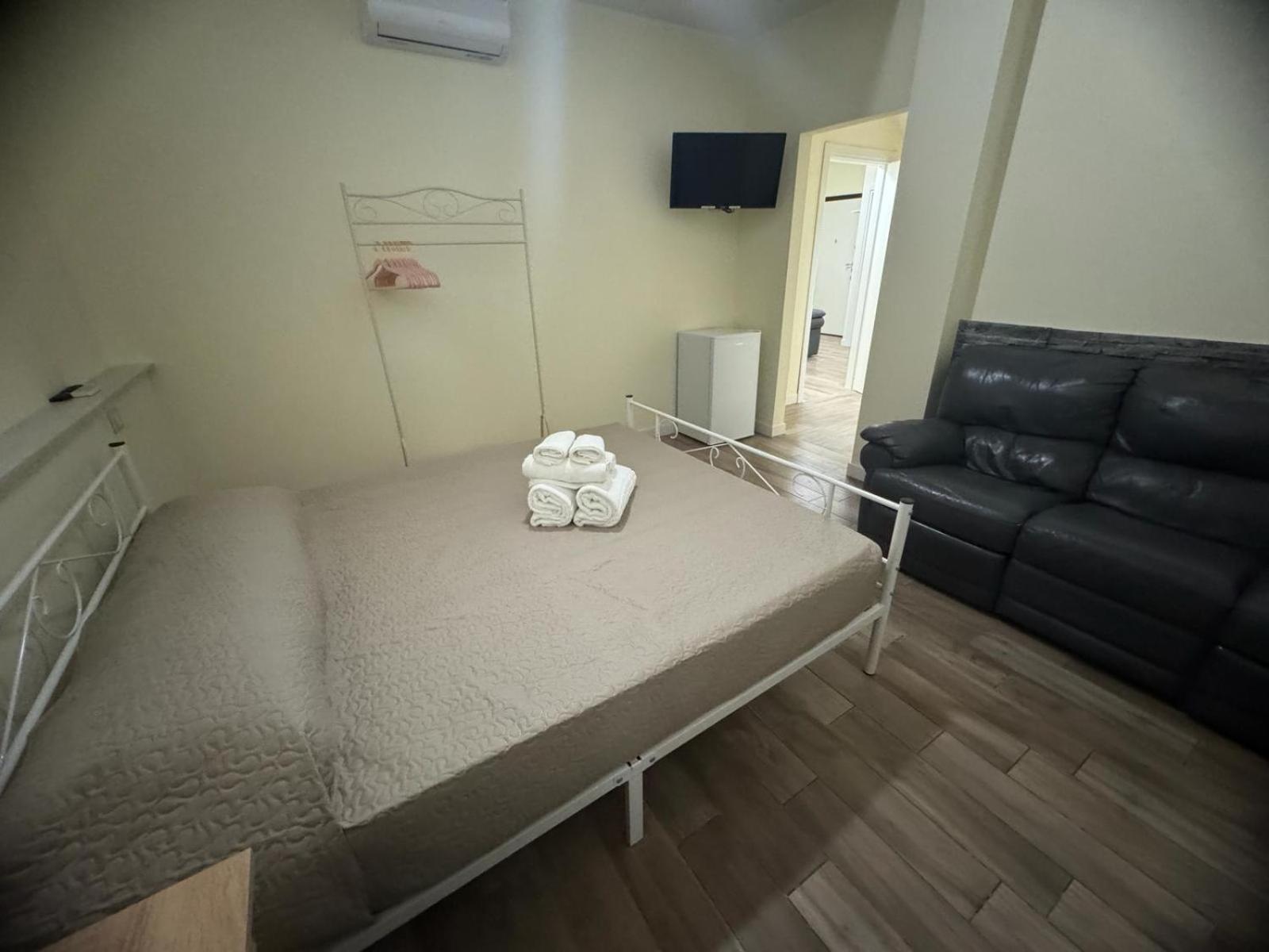 Azzate Park 20 Guest House מראה חיצוני תמונה