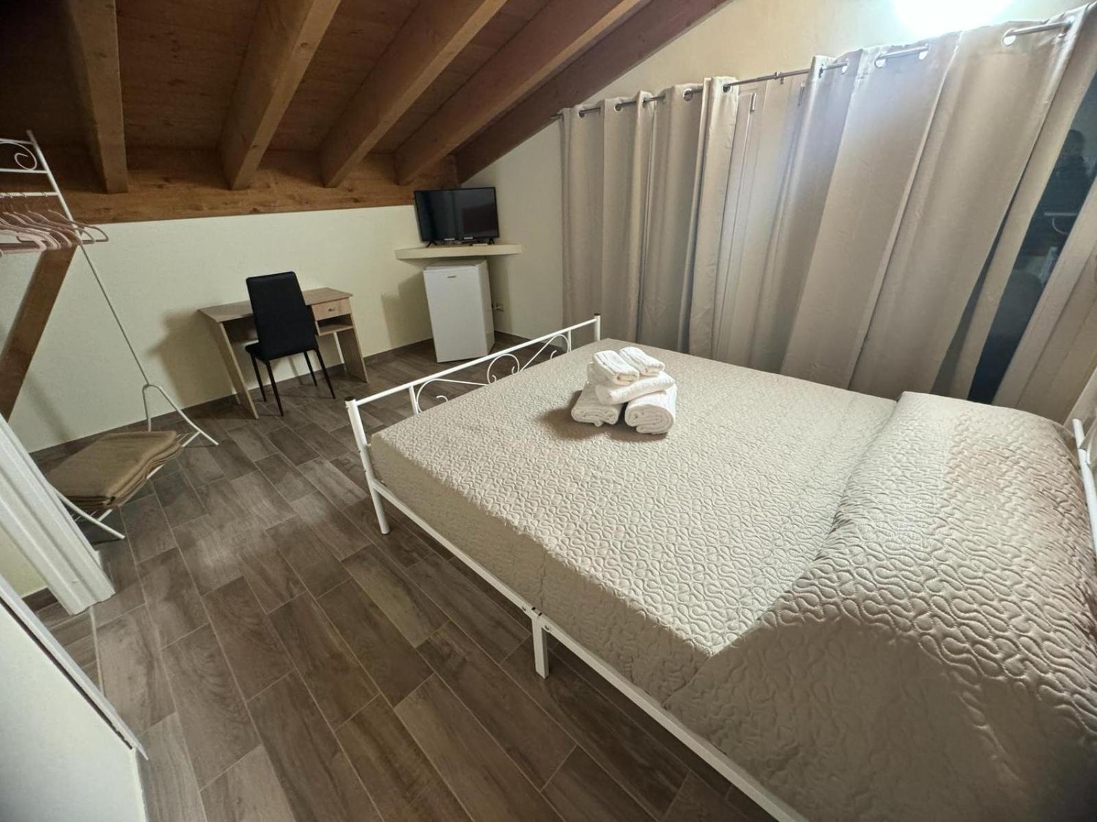 Azzate Park 20 Guest House מראה חיצוני תמונה