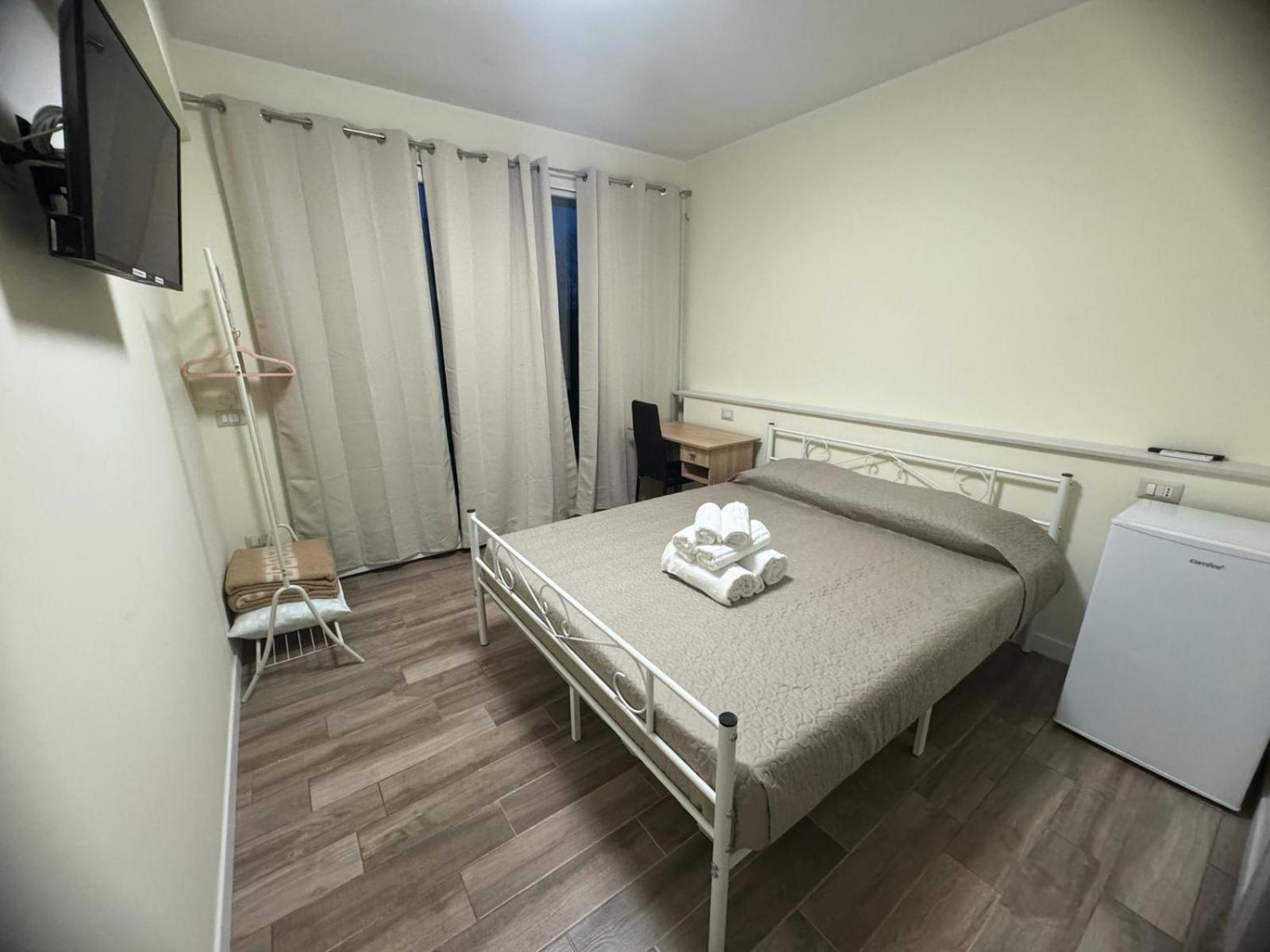 Azzate Park 20 Guest House מראה חיצוני תמונה